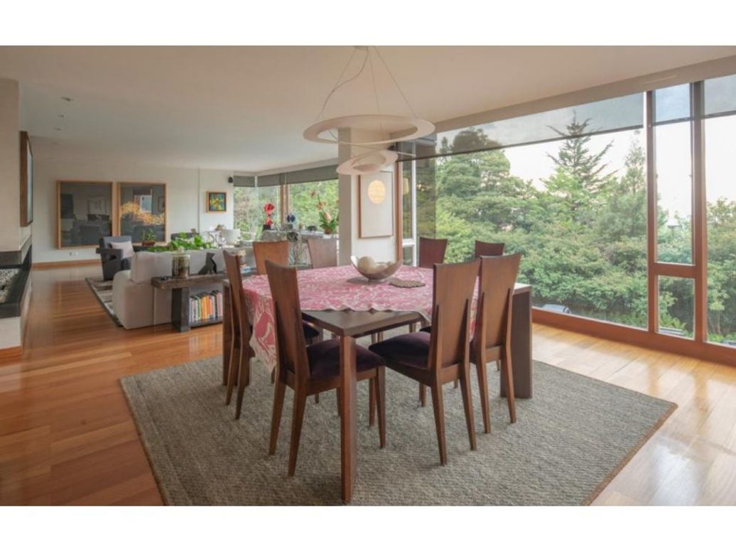 Apartamento de 3 alcobas en venta en Los Rosales, Bogotá, 330 m² · foto 2 de 7