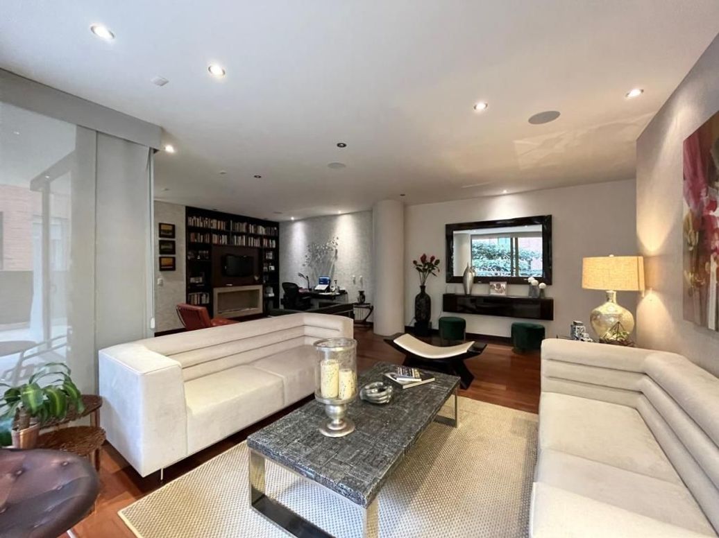 Apartamento de 3 alcobas en venta en María Cristina, Bogotá, 270 m² · foto 2 de 20