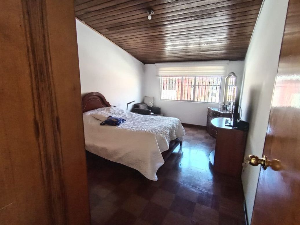Casa de 5 alcobas en venta en Bellavista Occidental, Bogotá, 250 m² · foto 8 de 20