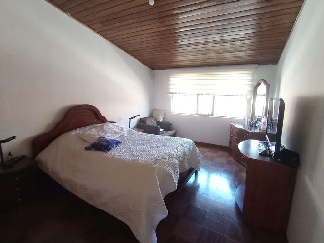 Casa de 5 alcobas en venta en Bellavista Occidental, Bogotá, 250 m² · foto 9 de 20