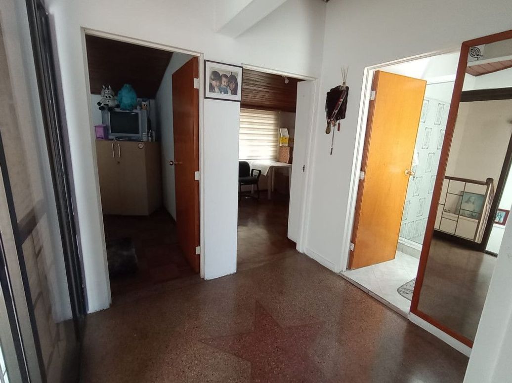 Casa de 5 alcobas en venta en Bellavista Occidental, Bogotá, 250 m² · foto 12 de 20