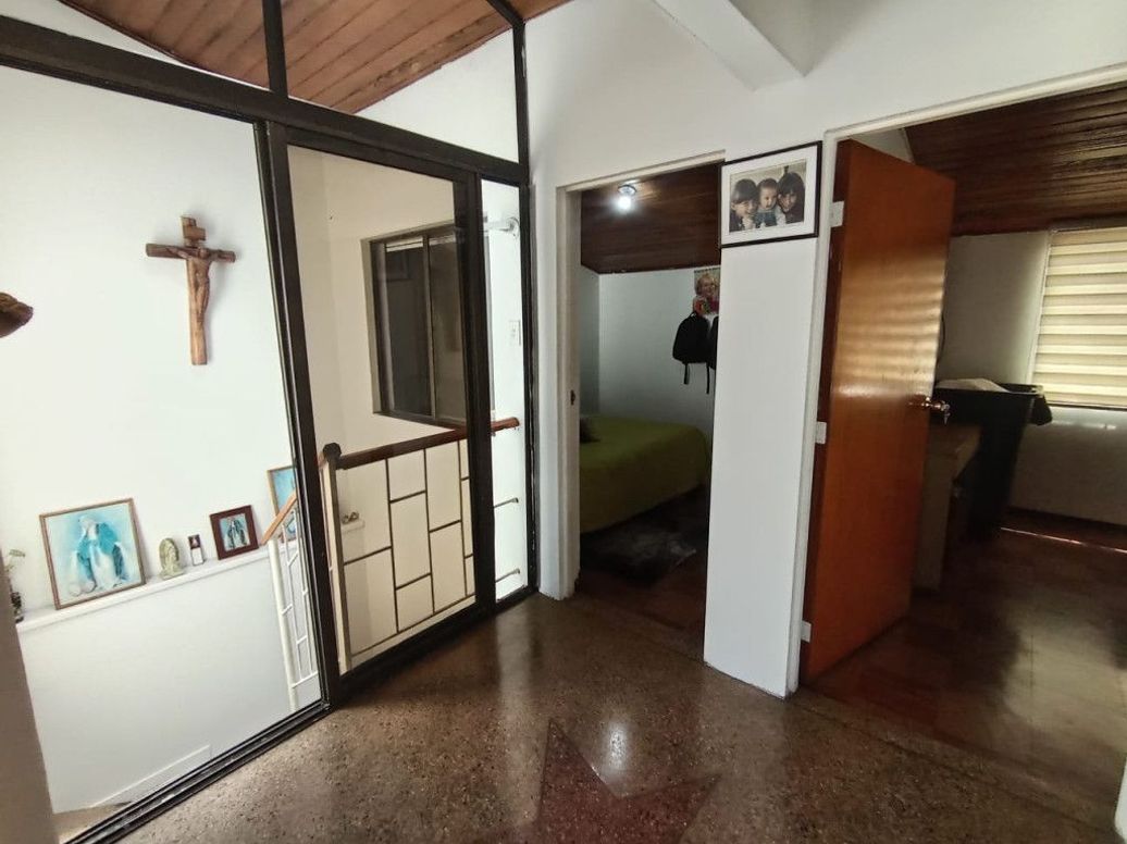 Casa de 5 alcobas en venta en Bellavista Occidental, Bogotá, 250 m² · foto 15 de 20