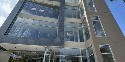 Valor Admon Aprox. $912,000 