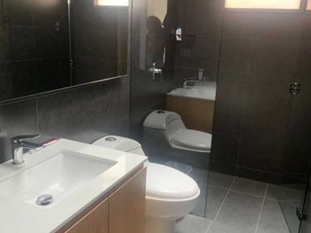 Casa de 3 alcobas en venta en Santa Barbara Alta, Bogotá, 200 m² · foto 7 de 9