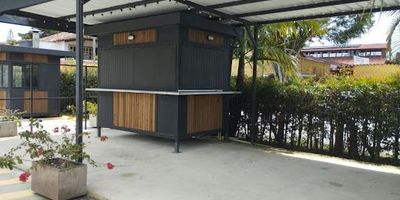 Local tipo burbuja en arrendamiento con excelente ubicación en la vía principal  Llanogrande-Rionegro sector comercial de alto flujo vehicular y de personas. 