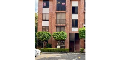 EN VENTA ESPECTACULAR APARTAMENTO CONJUNTO BOSQUE REAL IBAGUE 56 m2 divididos en tres habitaciones, sala comedor comedor, balcón, cocina integral, zona de ropas, dos baños uno en la habitación principal, espectaculares acabados una vista exterior que comunica la zonas verdes del Conjunto

Dentro del conjunto encuentra diferentes amenidades como parque infantil, salón social, bbq, cancha de baloncesto y amplias zonas verdes. 

Su ubicación es ideal ya que se encuentra encuentra sobre la avenida Ambalá bajando a cinco minutos de el centro comercial la estación, alrededor de encuentras bombas de gasolina, mall del amabala, restaurantes, almacenes de ropa entre otros. 

No esperes más y agendemos una cita para que conozcas tu inmueble ideal. 
