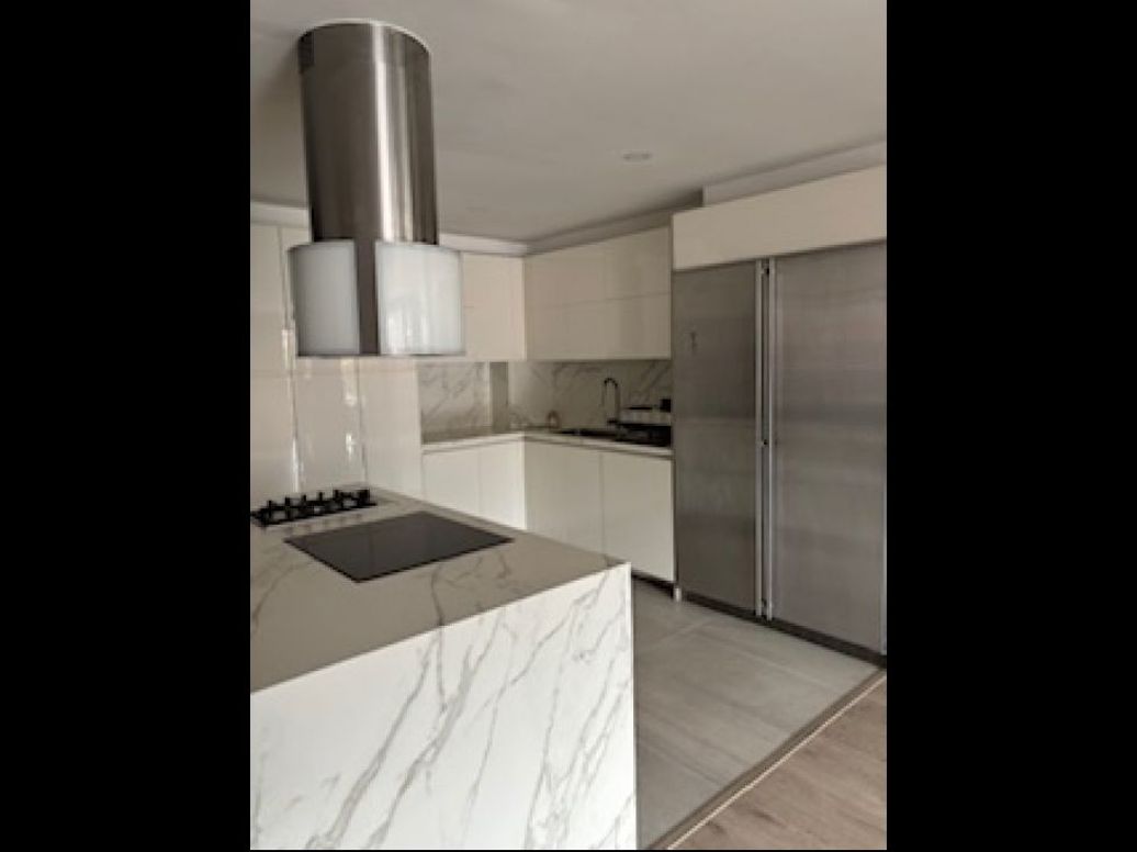 Apartamento de 3 alcobas en venta en Santa Barbara, Bogotá, 280 m² · foto 5 de 12