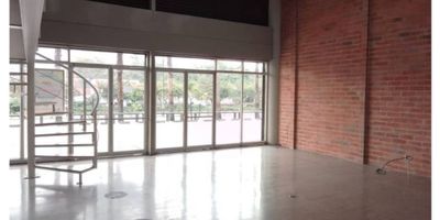 Local u Oficina en arriendo edificio con vigilancia las 24 horas, excelentes acabados, sobre vía principal, cerca a estación del metro, parqueadero gratuito para visitantes.

Milton Lozano 3209114548

Codigo: No. 8210609
