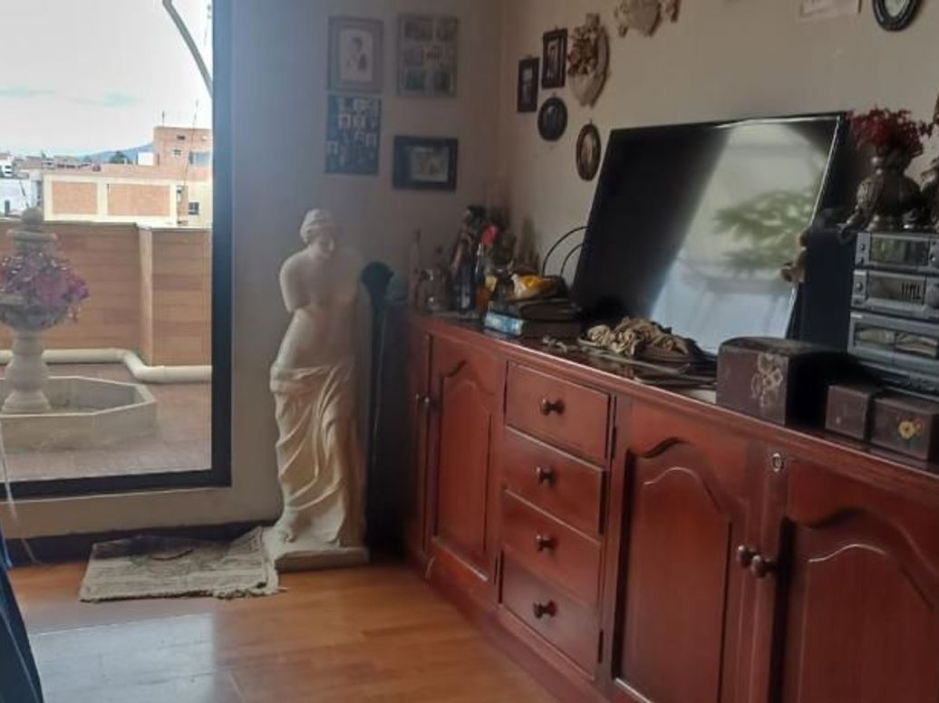 Apartamento de 4 alcobas en venta en Santa Barbara Central, Bogotá, 247 m² · foto 18 de 20