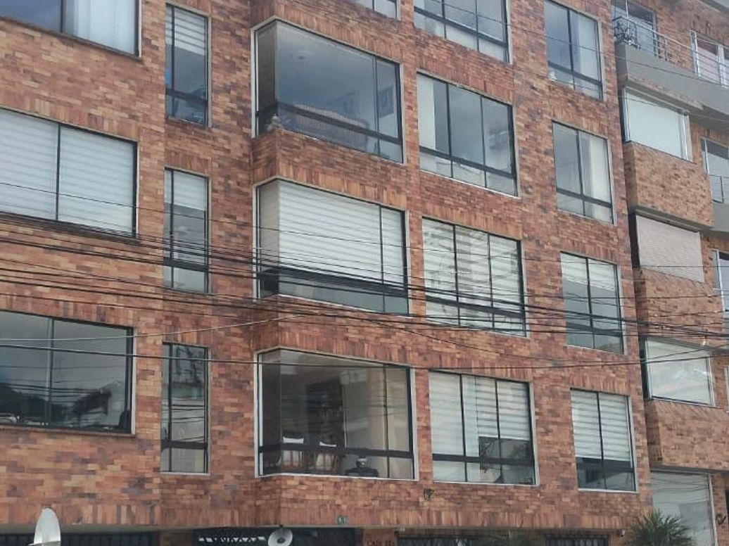 Apartamento de 4 alcobas en venta en Santa Barbara Central, Bogotá, 247 m² · foto 2 de 20