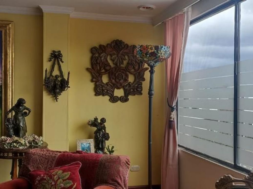 Apartamento de 4 alcobas en venta en Santa Barbara Central, Bogotá, 247 m² · foto 3 de 20