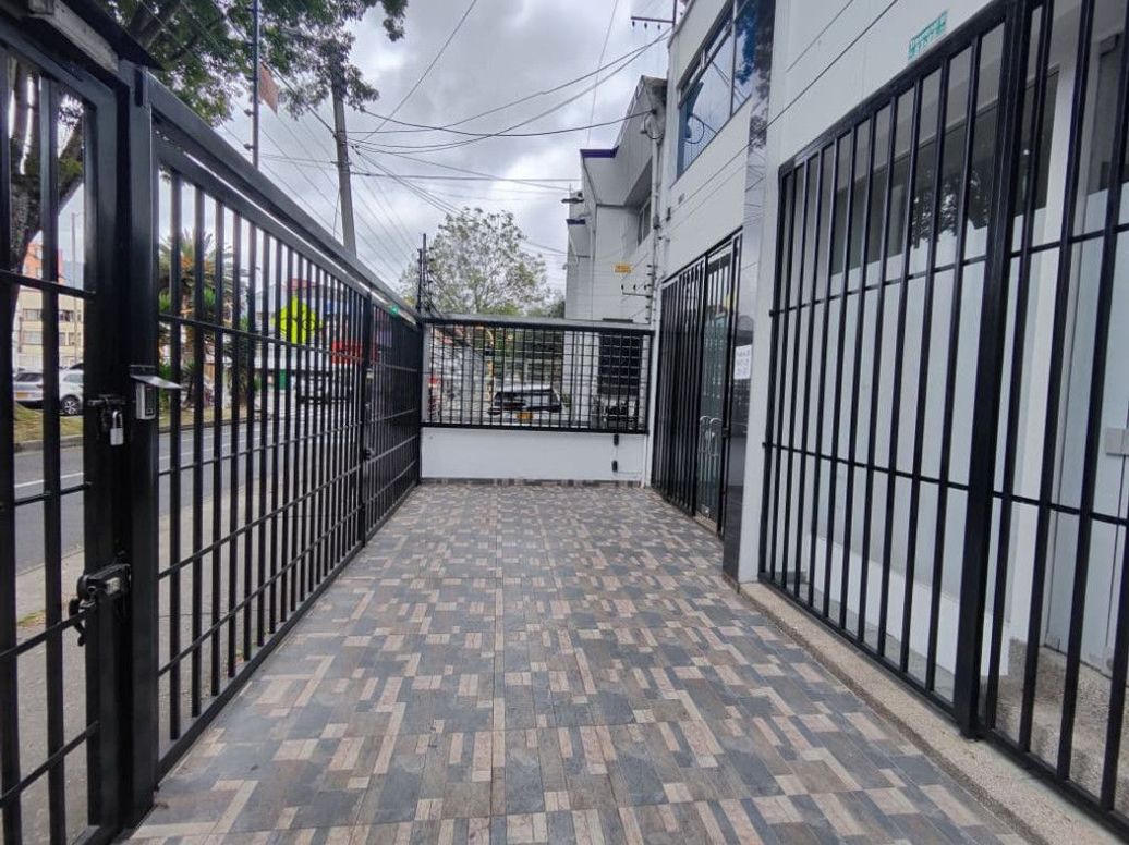 Casa de 3 alcobas en venta en San Luis, Bogotá, 322 m² · foto 3 de 18