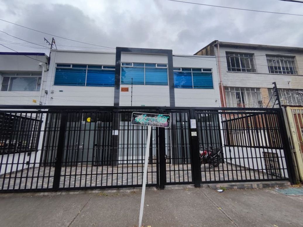 Casa de 3 alcobas en venta en San Luis, Bogotá, 322 m² · foto 2 de 18
