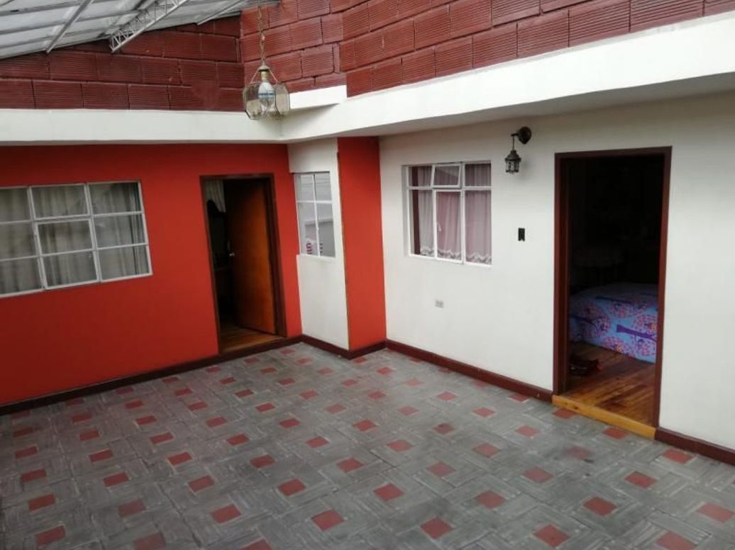 Casa de 10 alcobas en venta en Tivaque, Bogotá, 358 m² · foto 2 de 11