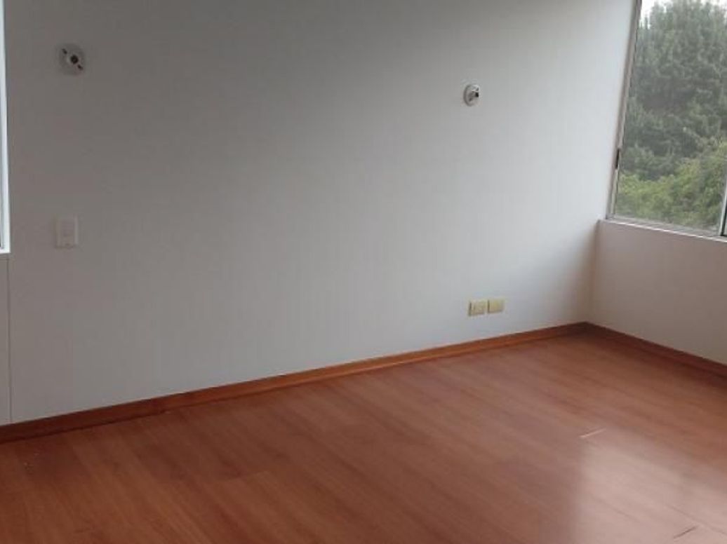 Apartamento de 3 alcobas en venta en Los Cedros, Bogotá, 124 m² · foto 2 de 18