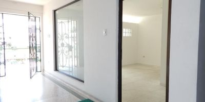 Local en arriendo ubicado en el barrio El prado de la ciudad de Barranquilla. Cuenta con 35m2 -  ubicación ideal y de fácil acceso - iluminación natural - comodas vias de acceso.