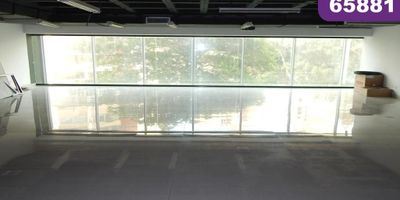 Oficinas 405,  con un área de 350 Mts , incluye equipo de aire acondicionado y se entrega con baños y pisos totalmente nuevos.