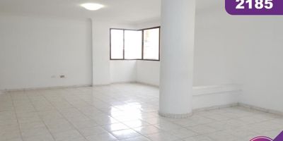 Apartamento en venta ubicado en la ciudad de Barranquilla sector Alto prado ,el apartamento se encuentra en piso 2  con un área de 90.22mt2 y consta de 2 amplias habitaciones,2 baños, buena distribución en sus áreas con amplios y cómodos espacios,fresco y acogedor, su entorno es tranquilo y residencial con cómodas vías de acceso y facilidad al transporte publico cercano, sobre el sector puede encontrar, parques, colegios, restaurantes y droguerías cercanas.