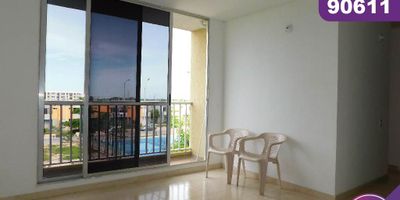 Apartamento en venta ubicado en soledad en el barrio Ciudad Salitre, en un edificio con vigilancia privada las 24 Horas y zonas sociales de entretenimiento. El edificio cuenta con 5 pisos, el apartamento se encuentra en el piso 3, con un área aproximada de 54mts2 , distribuidos en 3 habitaciones, 1 baño, cocina, zona de labores, lado sombra, buena distribución en sus áreas con buenos y modernos acabados, es fresco y acogedor, su entorno es tranquilo, residencial con cómodas vías de acceso y facilidad al transporte público cercano, sobre el sector puede encontrar, parques, colegios, droguerías cercanas y centro comercial.