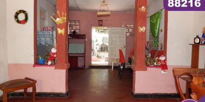 Casa y lote en venta ubicados en Barranquilla en el sector del rosario, inmuebles con matriculas totalmente independientes, la casa cuenta con un  área de lote de 234 m2 y un área construida de 143 mt2, el lote cuenta con un área de 150 mt2 y un área construida de 130 mt2, su uso del suelo es  PolígonoC-8CH su edificabilidad máxima es hasta 8 pisos y su densidad máxima es Conforme al Nivel de Intervención, su entorno es comercial con cómodas vías de acceso y facilidad al transporte publico cercano, sobre el sector puede encontrar, parqueaderos y supermercado cercano.