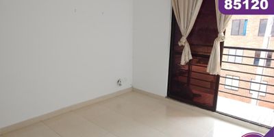 Apartamento en venta ubicado en Soledad en el sector de ciudad del puerto , cuenta con un área de 53m2 , dispone de 3 habitaciones , 2 baños , sala comedor , cocina semi integral, zona de labores , balcón , excelentes acabados ,  el conjunto cuenta con piscina , salón social , gym , cancha de futbol , zona infantil , vigilancia 24/7 , parqueadero de visitantes , cerca a supermercados , transporte publico cercano