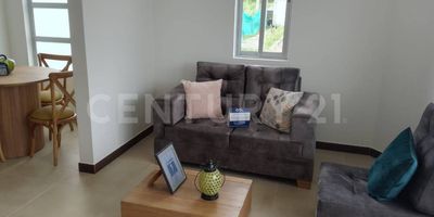 Acogedora casa modelo en Altos de Chicalá te ofrece la oportunidad única de personalizar tu espacio. Con la obra blanca lista para tus toques finales, podrás diseñar cada rincón según tu estilo y preferencias. Su ubicación estratégica cerca de la variante te garantiza fácil acceso y conectividad con todos los puntos clave de la ciudad.
Características destacadas:

Espacio personalizable: Completa la obra blanca a tu gusto y crea el hogar de tus sueños.
Ubicación privilegiada: Cerca de la variante, facilitando desplazamientos y accesibilidad.
Comodidades del conjunto: Disfruta de áreas sociales, zonas verdes y más.
¡No pierdas la oportunidad de vivir en Altos de Chicalá! Contacta ahora para más información y agenda tu visita.