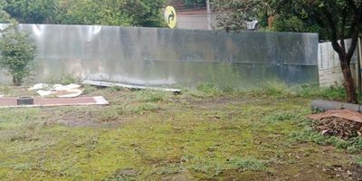 Este lote de 1,003.52 m², ubicado en Itagüí, sector Ditaires, ofrece una excelente oportunidad de inversión. 
Incluye una casa y un local ya construidos, además de contar con permisos de planeación y diseño de construcción para proyectos futuros. Ideal para quienes buscan desarrollar en una zona de alta valorización.
Contáctanos al 3012021300 para más información y programar una visita. ¡No dejes pasar esta oportunidad única!