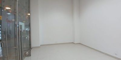 Local de 41 metros cuadrados  ubicado en el primer piso del Centro Comercial Metrópolis   junto a importantes entidades financieras y de salud. Cuenta con doble altura y posibilidad  de adaptar mezanine.  Excelente ubicación, DISPONIBILIDAD INMEDIATA