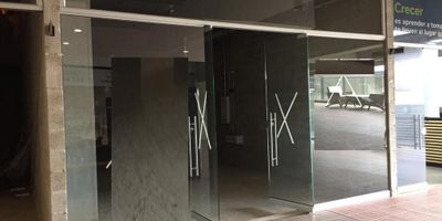 Local muy bien ubicado en el porvenir, excelente ubicación.

Somos un equipo comprometido y apasionado por el sector inmobiliario. Buscamos siempre transmitir nuestro conocimiento y experiencia a los clientes para encontrar su lugar perfecto acorde con la calidad de vida que esperan tener.