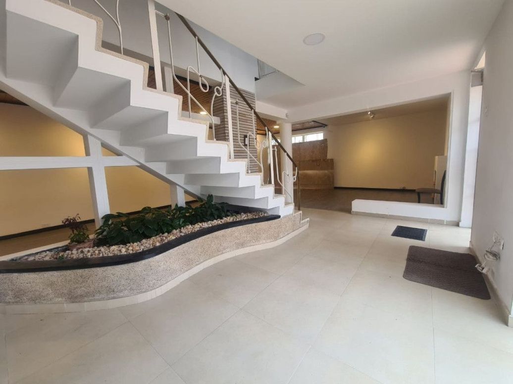 Casa de 5 alcobas en venta en Banco Central, Bogotá, 233 m² · foto 2 de 20
