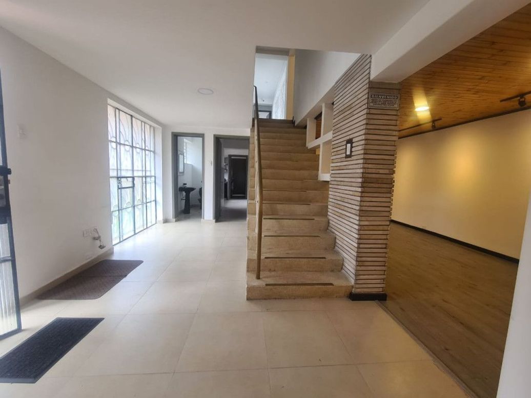 Casa de 5 alcobas en venta en Banco Central, Bogotá, 233 m² · foto 3 de 20
