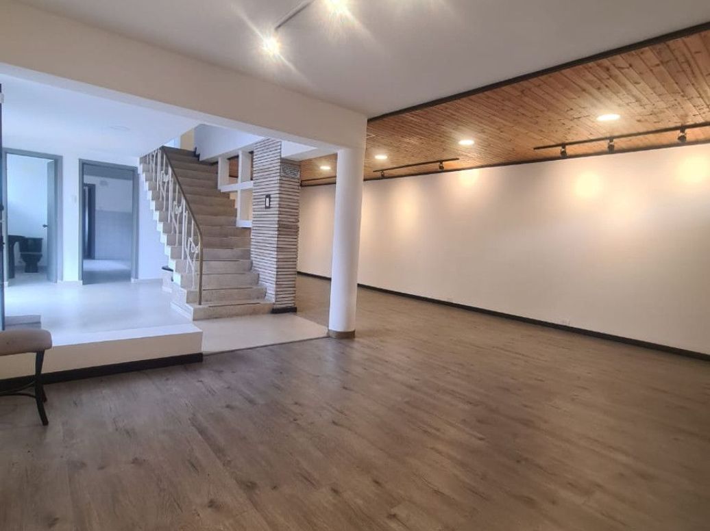 Casa de 5 alcobas en venta en Banco Central, Bogotá, 233 m² · foto 6 de 20