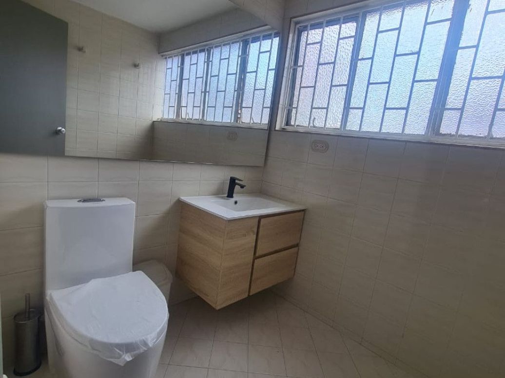 Casa de 5 alcobas en venta en Banco Central, Bogotá, 233 m² · foto 15 de 20