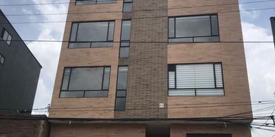 Apartamento con 61.97m2 , consta de 2 habitaciones, 2 baños, cocina integral, sala comedor, zona de lavado, estudio, parqueadero. cuenta con zonas exclusivas como gimnasio, turco, sauna, zona BBQ, coworking. Es un proyecto en proceso de construcción con un avance significativo en la obra, donde tendrás 6  meses para pagar la cuota inicial, se encuentra ubicado en un sector de fácil acceso, con transporte publico a 5 min caminando, comercio y entretenimiento de fácil acceso gracias a su cercanía con el centro comercial portal 80, centro comercial Nuestro Bogotá y al salón de conciertos más grande de América del sur, el Coliseo live. A 10 min del aeropuerto, es un proyecto que tanto para vivir como para invertir se convierte en una magnífica opción.