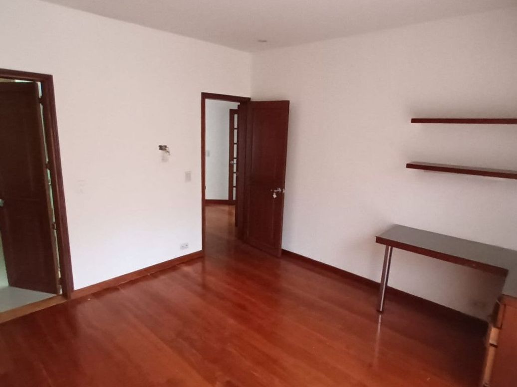 Apartamento de 3 alcobas en venta en La Cabrera, Bogotá, 165 m² · foto 12 de 18