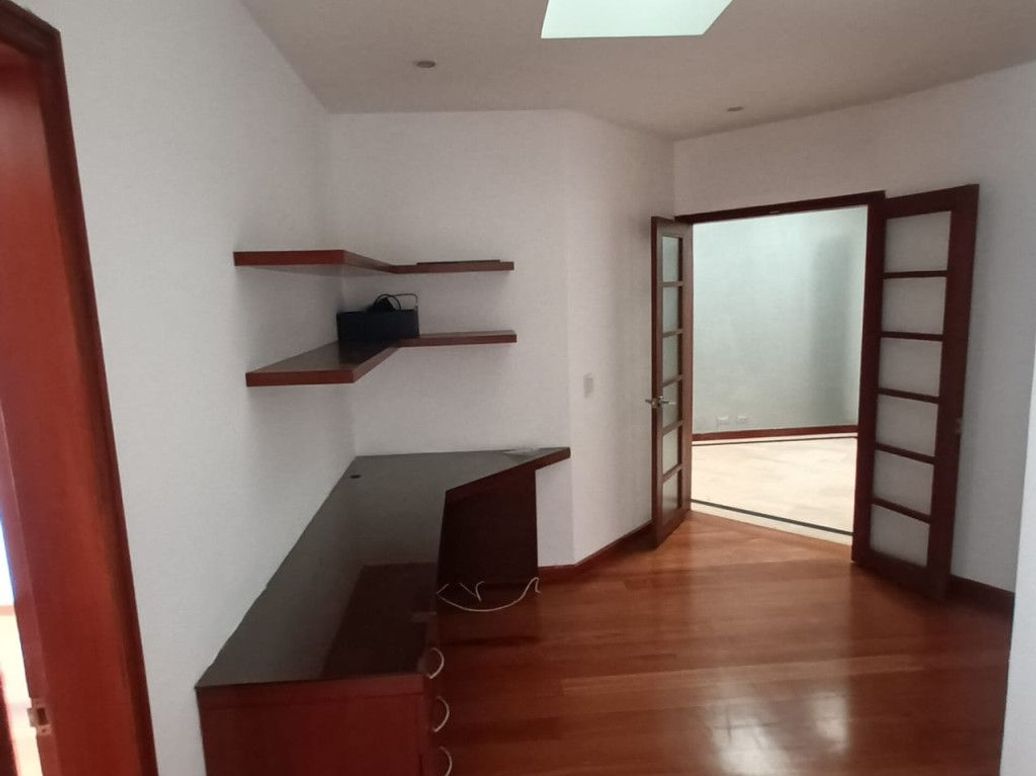 Apartamento de 3 alcobas en venta en La Cabrera, Bogotá, 165 m² · foto 11 de 18