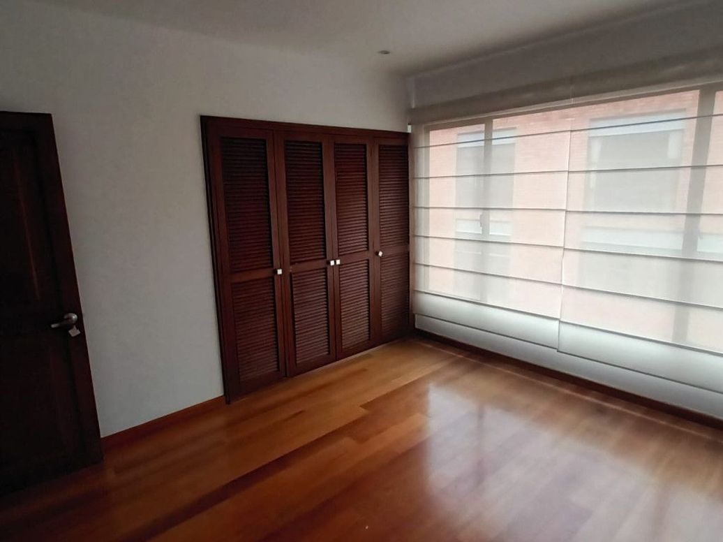 Apartamento de 3 alcobas en venta en La Cabrera, Bogotá, 165 m² · foto 9 de 18
