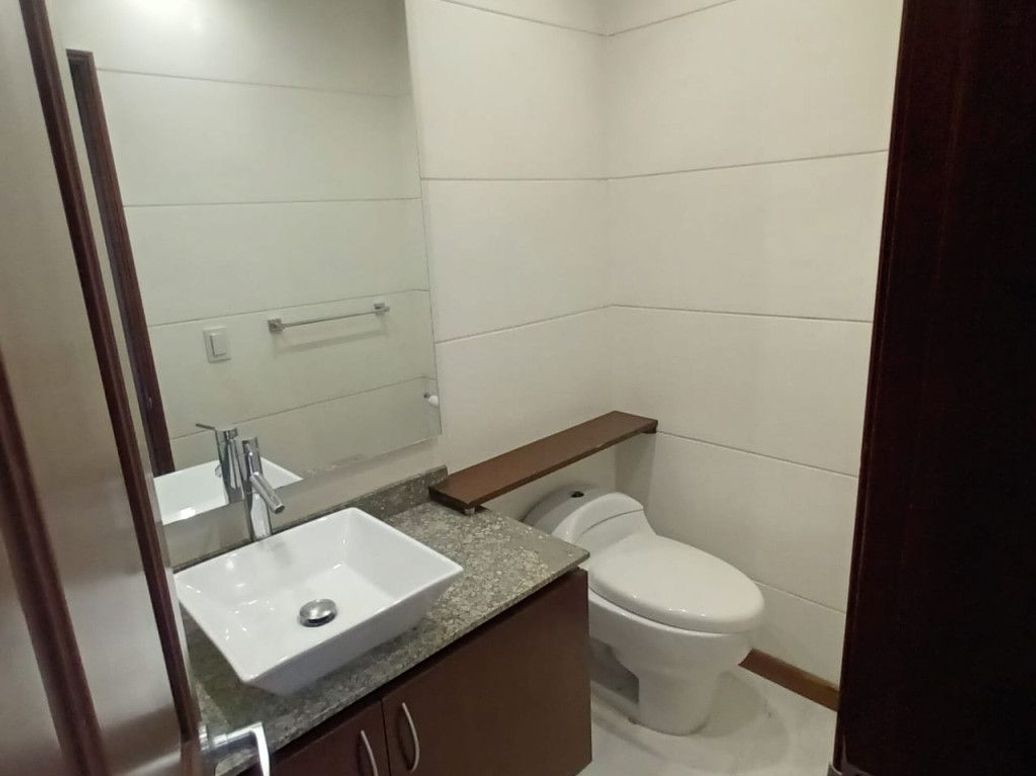 Apartamento de 3 alcobas en venta en La Cabrera, Bogotá, 165 m² · foto 16 de 18