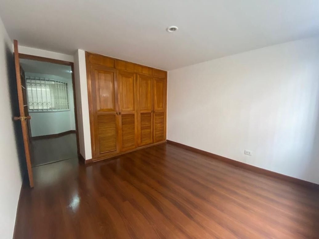 Apartamento de 5 alcobas en venta en Santa Barbara Occidental, Bogotá, 172 m² · foto 8 de 15