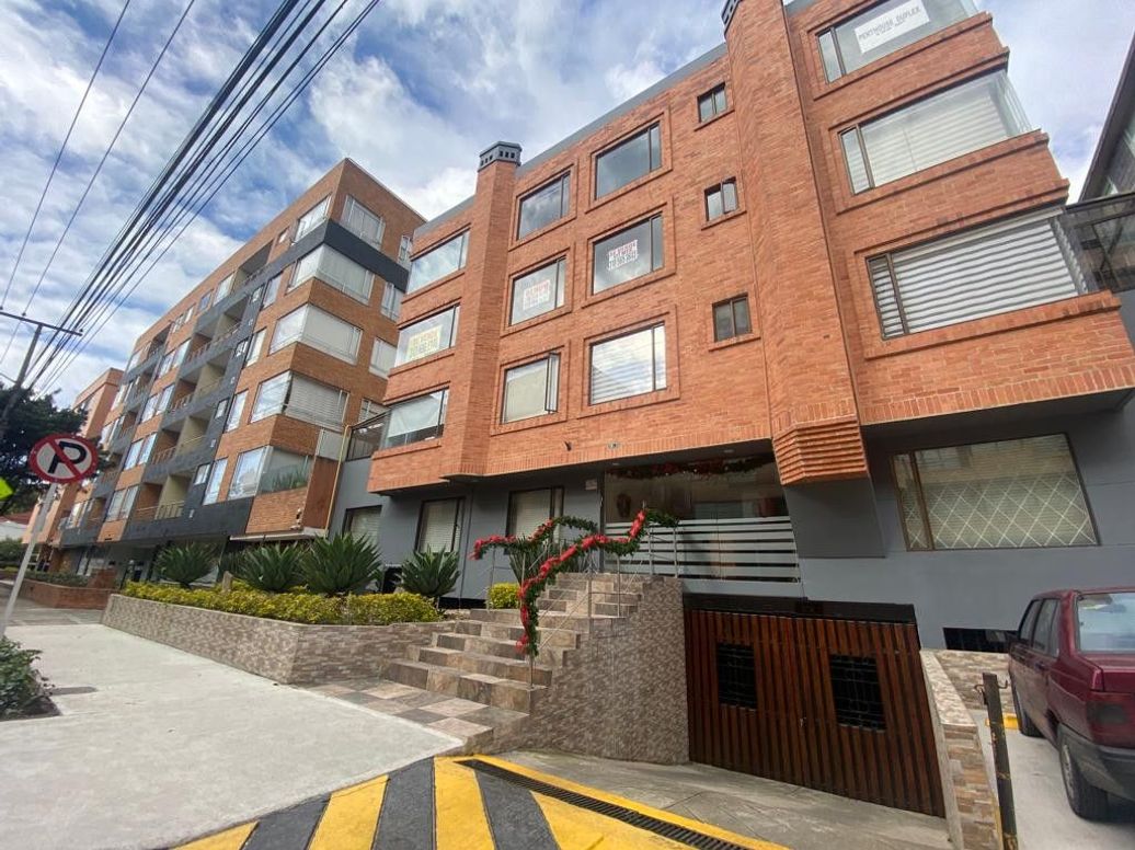Apartamento de 5 alcobas en venta en Santa Barbara Occidental, Bogotá, 172 m² · foto 2 de 15