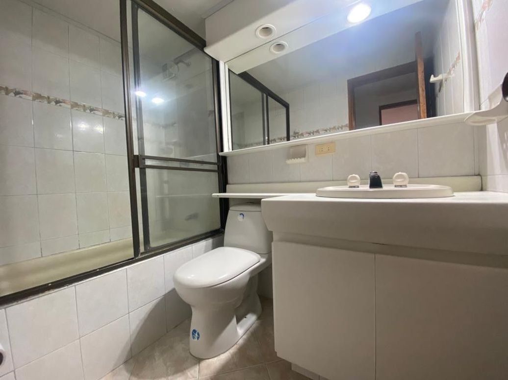 Apartamento de 5 alcobas en venta en Santa Barbara Occidental, Bogotá, 172 m² · foto 13 de 15