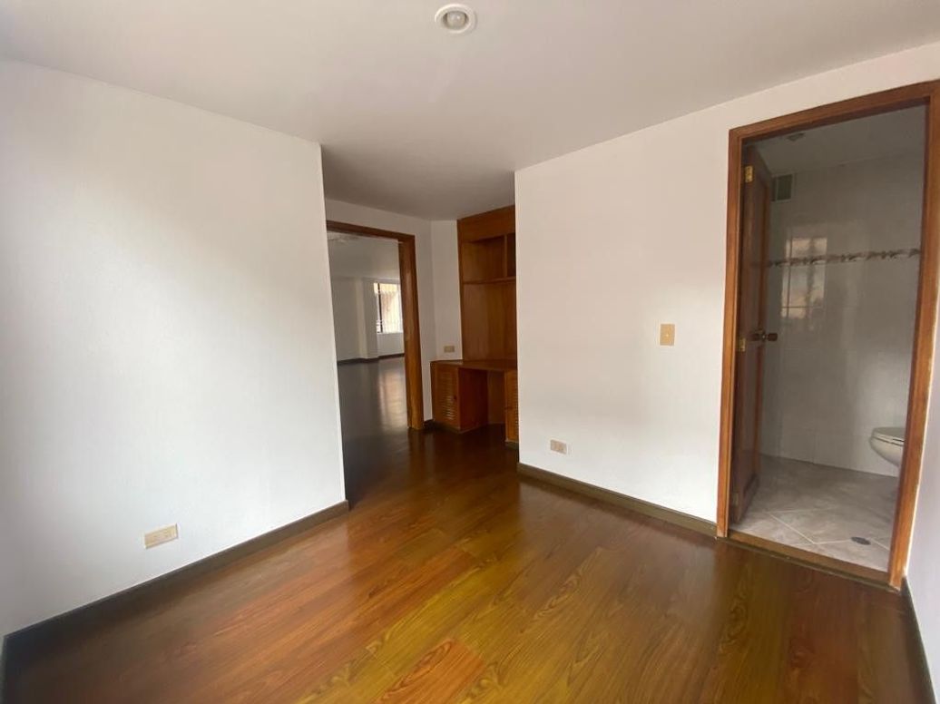 Apartamento de 5 alcobas en venta en Santa Barbara Occidental, Bogotá, 172 m² · foto 6 de 15