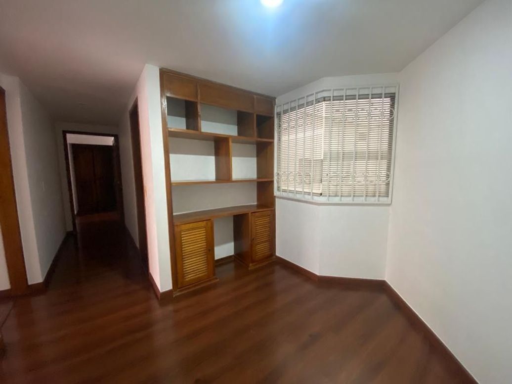 Apartamento de 5 alcobas en venta en Santa Barbara Occidental, Bogotá, 172 m² · foto 7 de 15