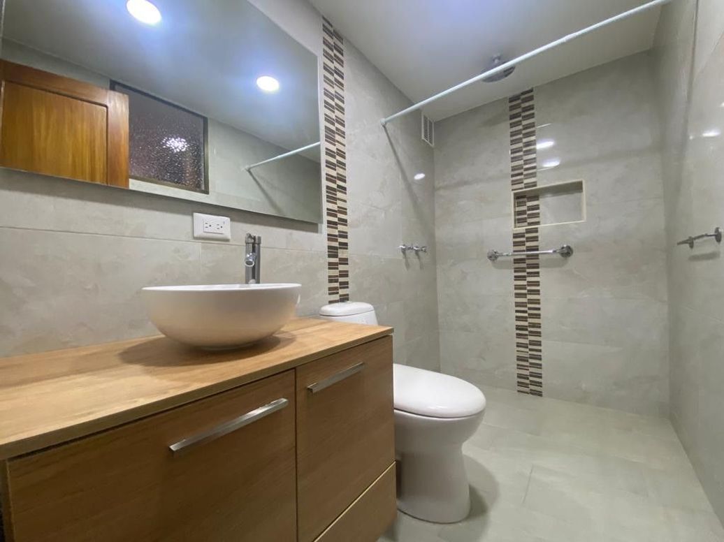 Apartamento de 5 alcobas en venta en Santa Barbara Occidental, Bogotá, 172 m² · foto 14 de 15
