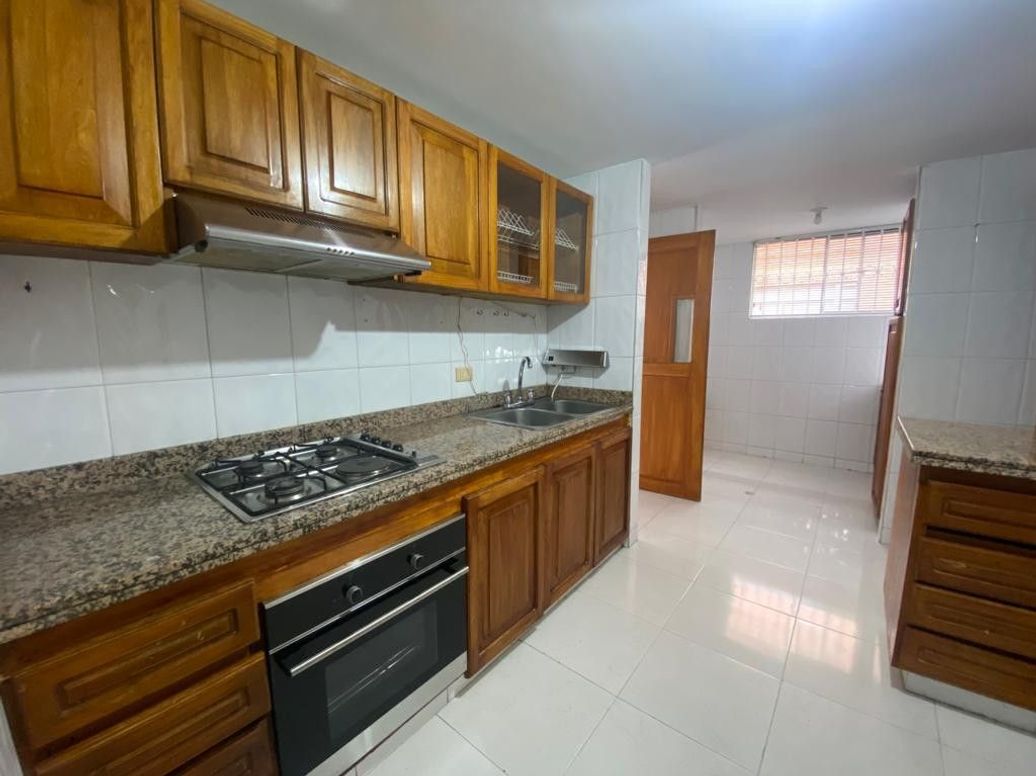 Apartamento de 5 alcobas en venta en Santa Barbara Occidental, Bogotá, 172 m² · foto 12 de 15