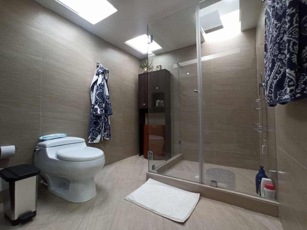 Casa de 5 alcobas en venta en Santa Ana Occidental, Bogotá, 550 m² · foto 17 de 18