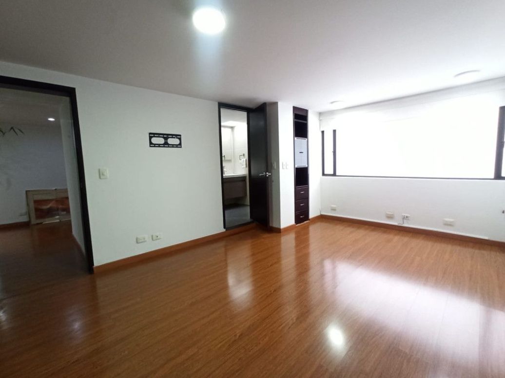 Casa de 5 alcobas en venta en Santa Ana Occidental, Bogotá, 550 m² · foto 9 de 18