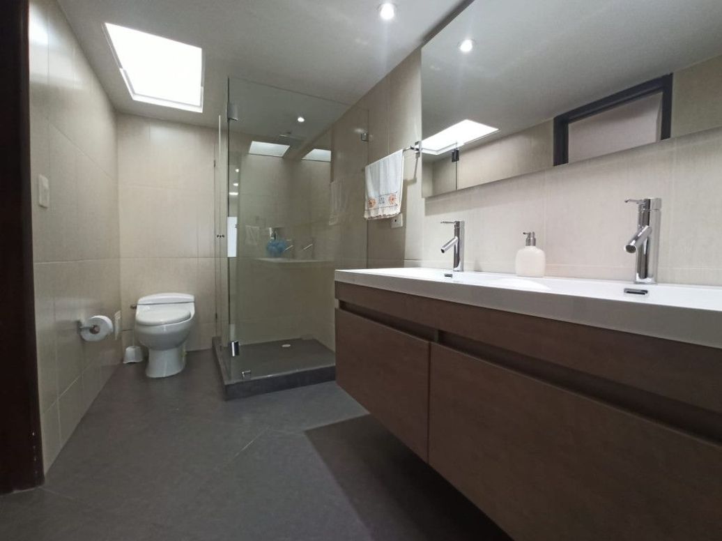 Casa de 5 alcobas en venta en Santa Ana Occidental, Bogotá, 550 m² · foto 15 de 18