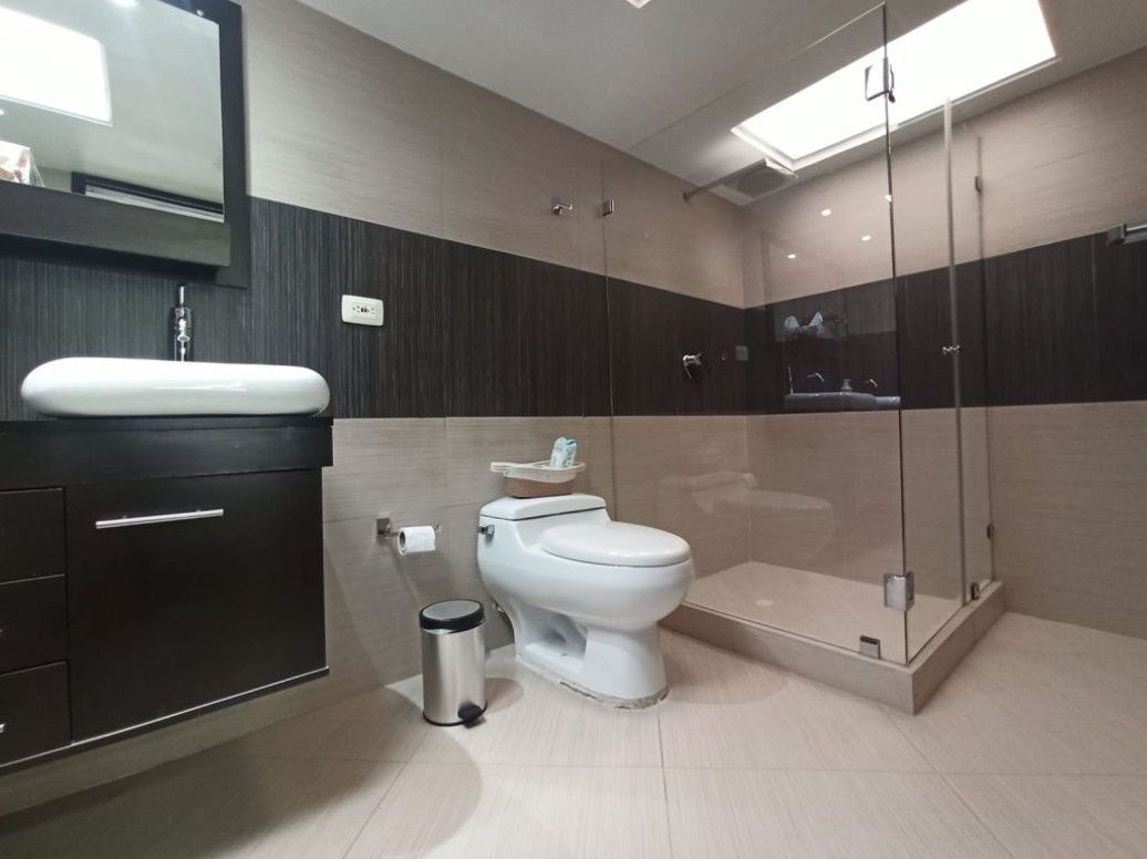 Casa de 5 alcobas en venta en Santa Ana Occidental, Bogotá, 550 m² · foto 14 de 18