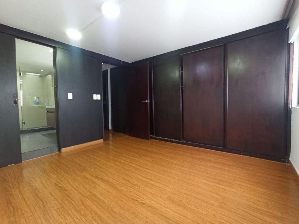 Casa de 5 alcobas en venta en Santa Ana Occidental, Bogotá, 550 m² · foto 8 de 18